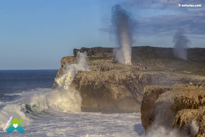 Bufones de Pría en Llanes Asturias géiseres naturales en acantilados cantábricos