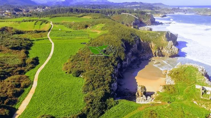 Senda costera de Llanes senderismo acantilados cantábricos Asturias